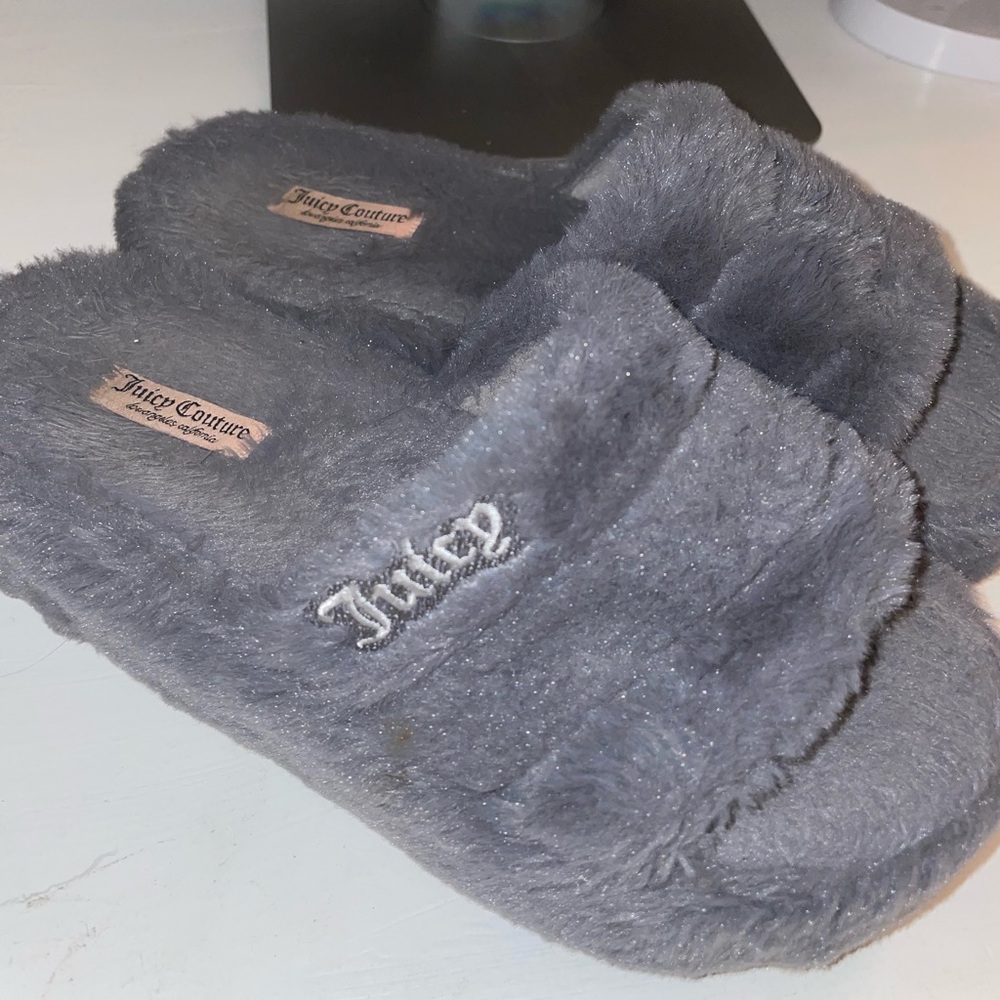 GREY JUICY COUTURE FUZZY SLIDES WOMENS SIZE 8.5